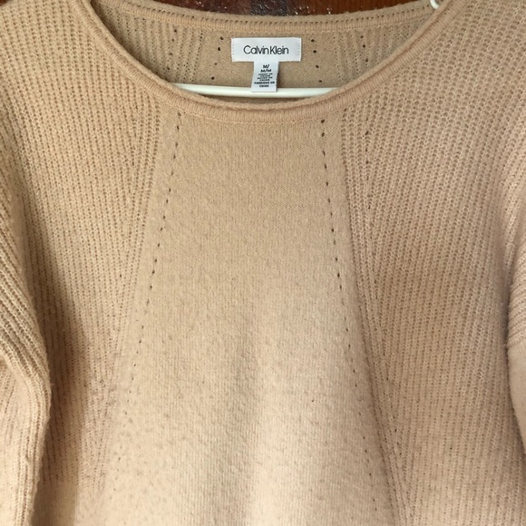 Light pink Calvin Klein sweater - Picture 2 of 7